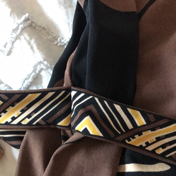 BCBGMaxAzria flower pattern brown/black/yellow wrap top. - Picture 4 of 9